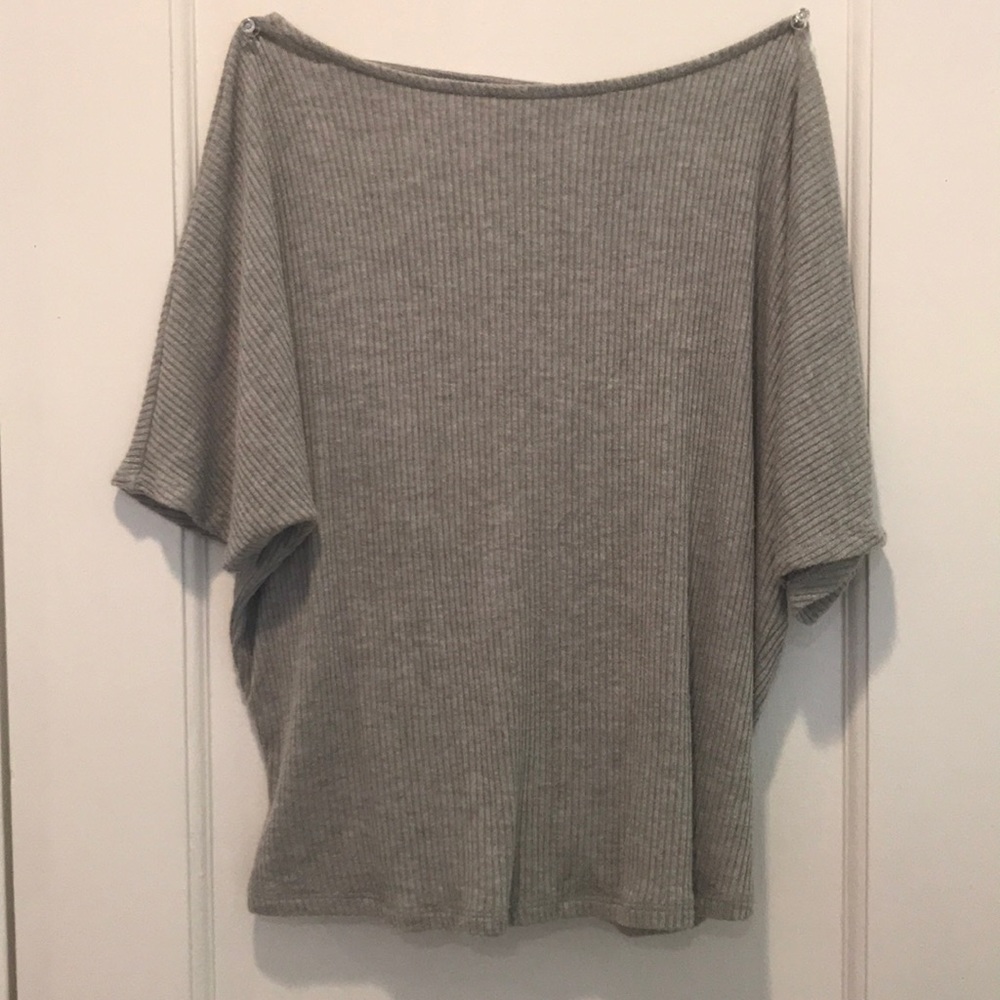 (PST los angeles) gray open back shirt